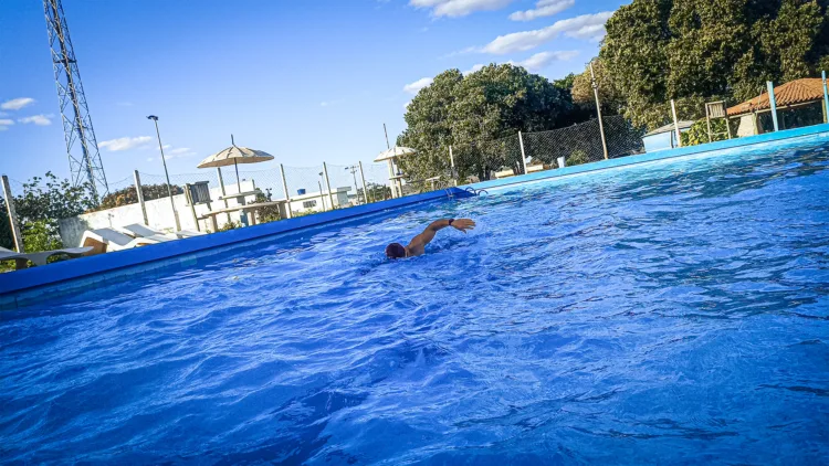 Piscinas do Clube ADEC passam por testes e estão prontas para a temporada de verão